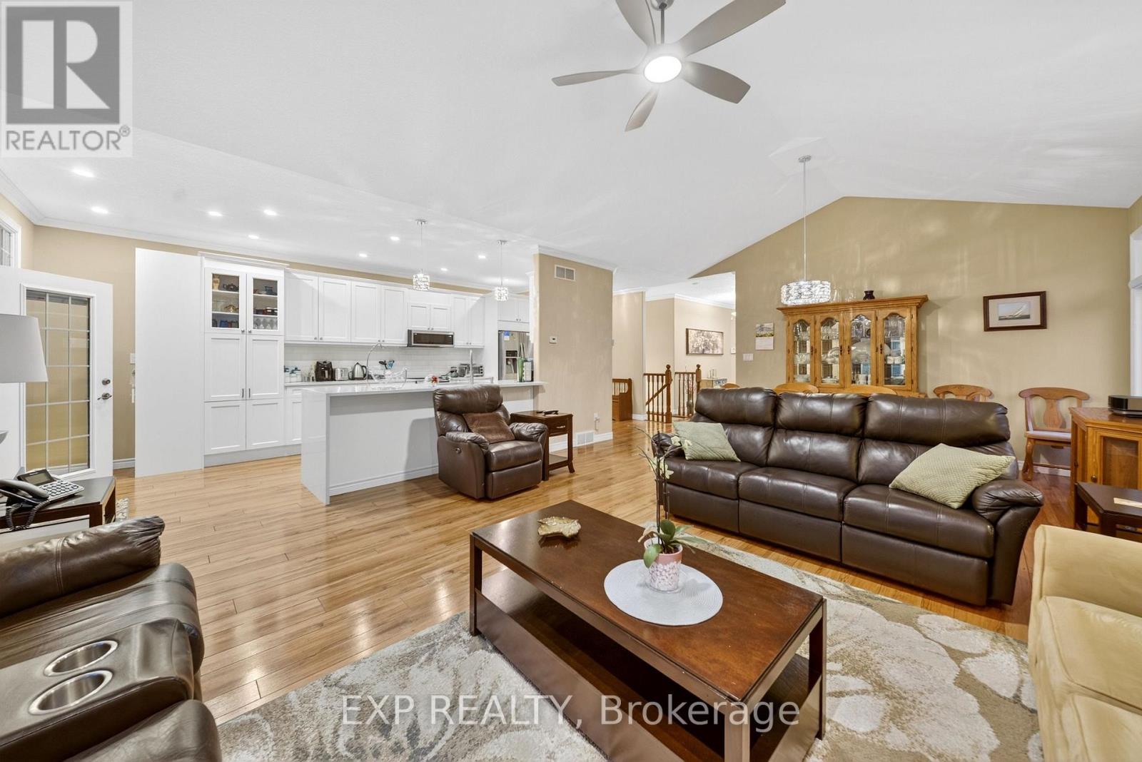14 Hunter Drive S Property Photo 19