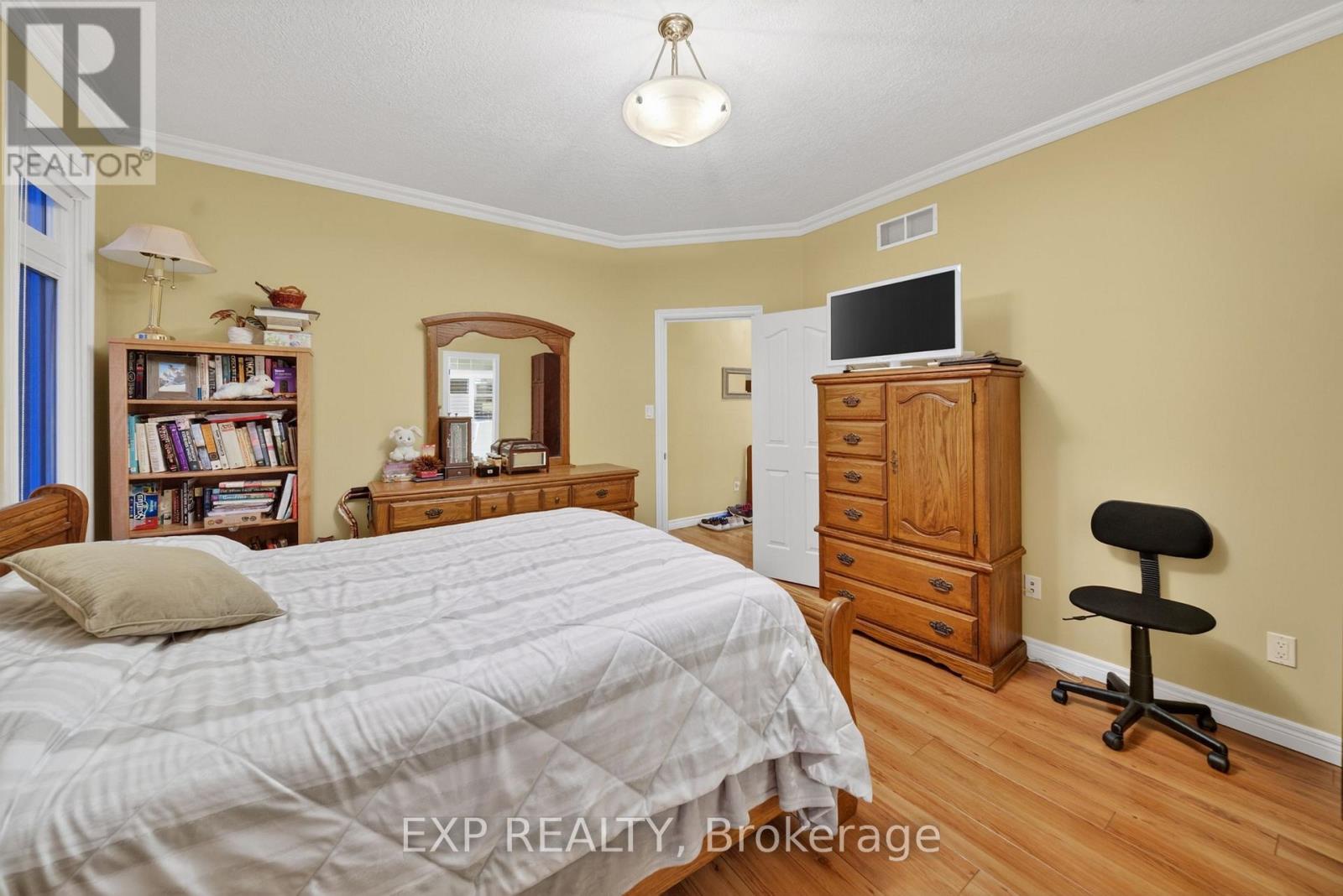 14 Hunter Drive S Property Photo 34