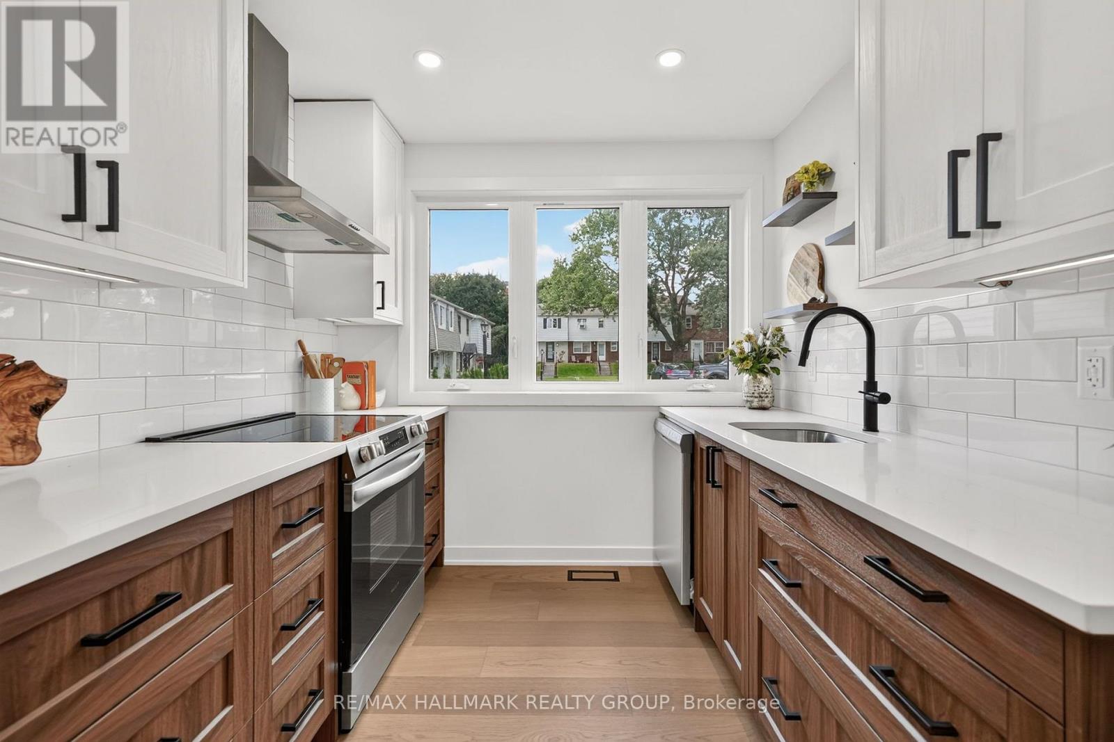 38 - 660 Hochelaga Street Property Photo 4