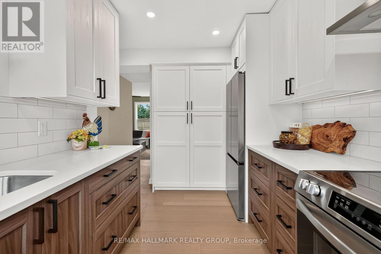 38 - 660 Hochelaga Street Property Photo 6