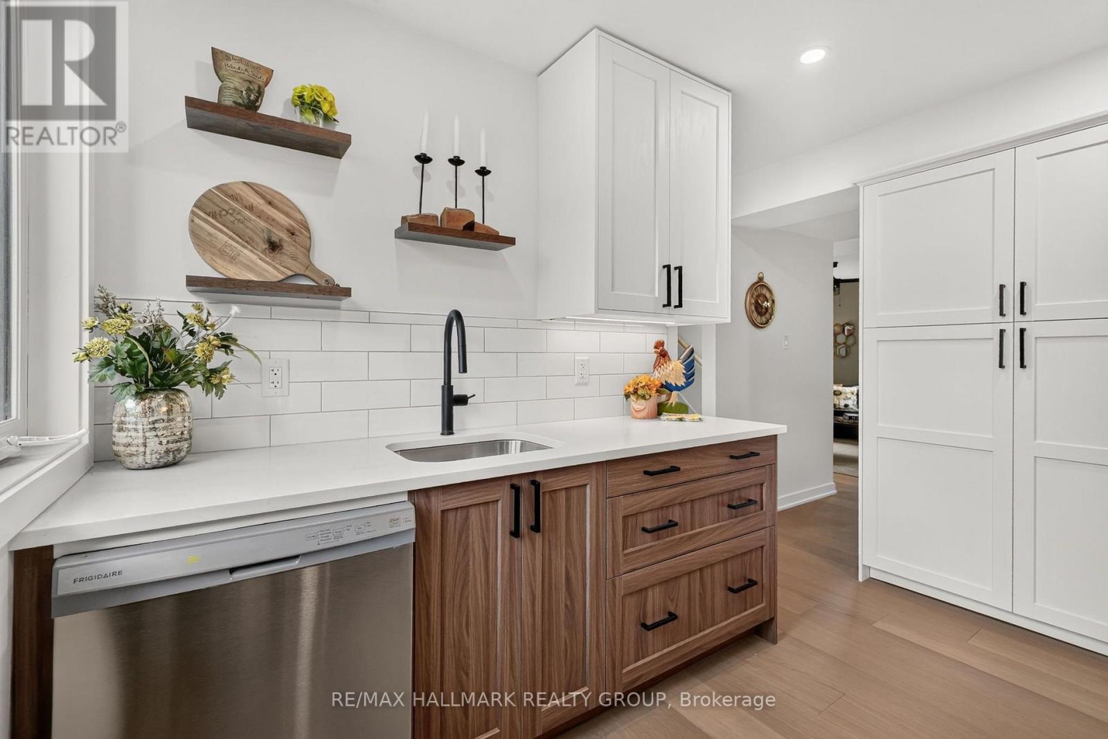 38 - 660 Hochelaga Street Property Photo 7