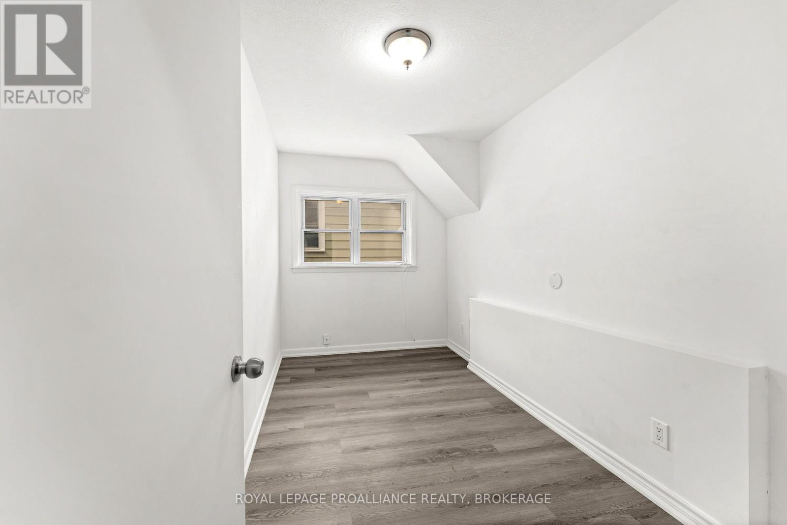 468-470 Victoria Street Property Photo 14