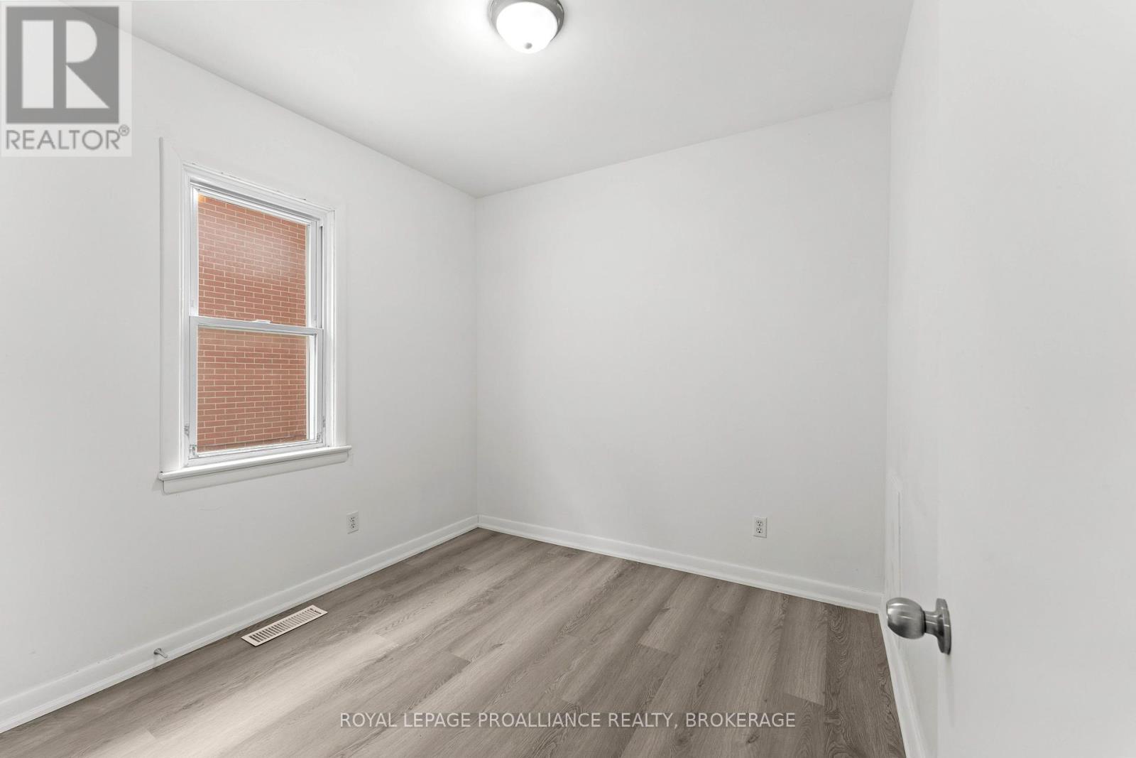 468-470 Victoria Street Property Photo 17