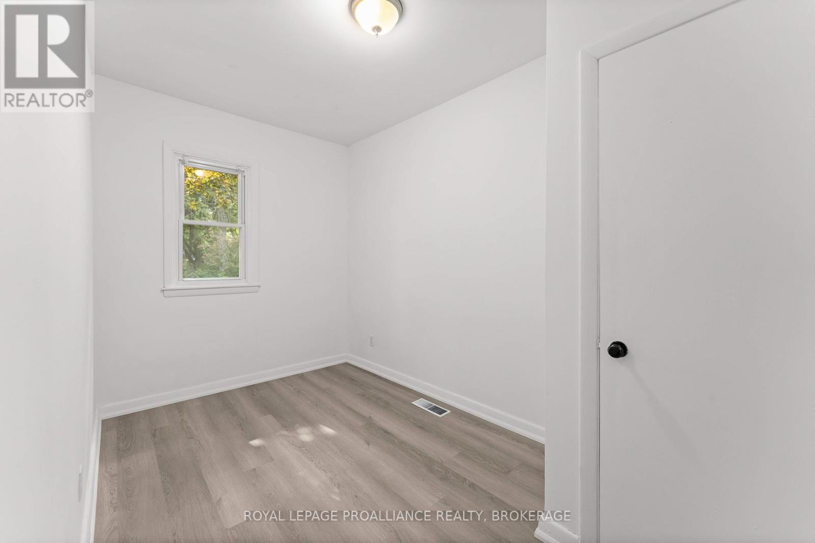 468-470 Victoria Street Property Photo 20