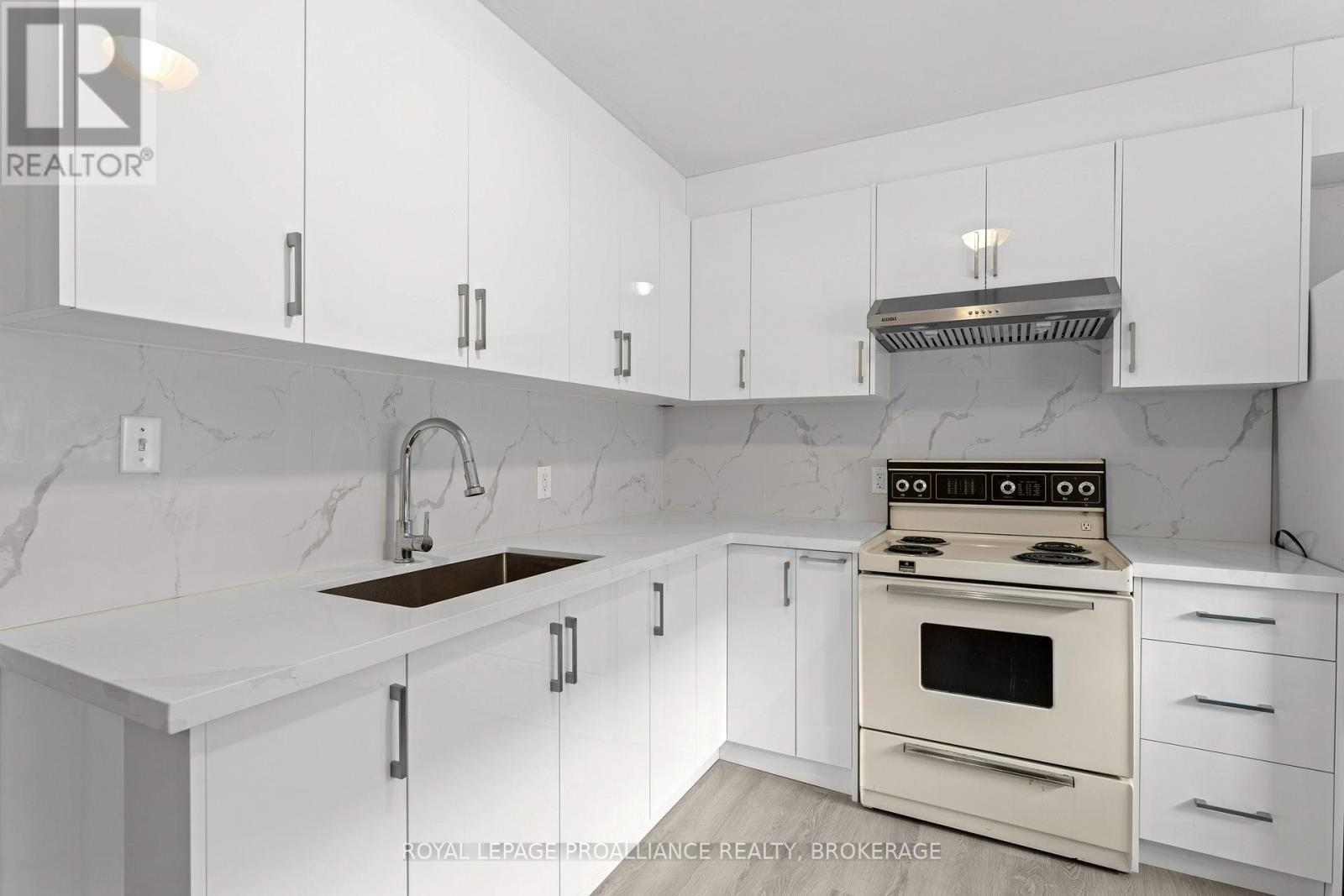 468-470 Victoria Street Property Photo 30