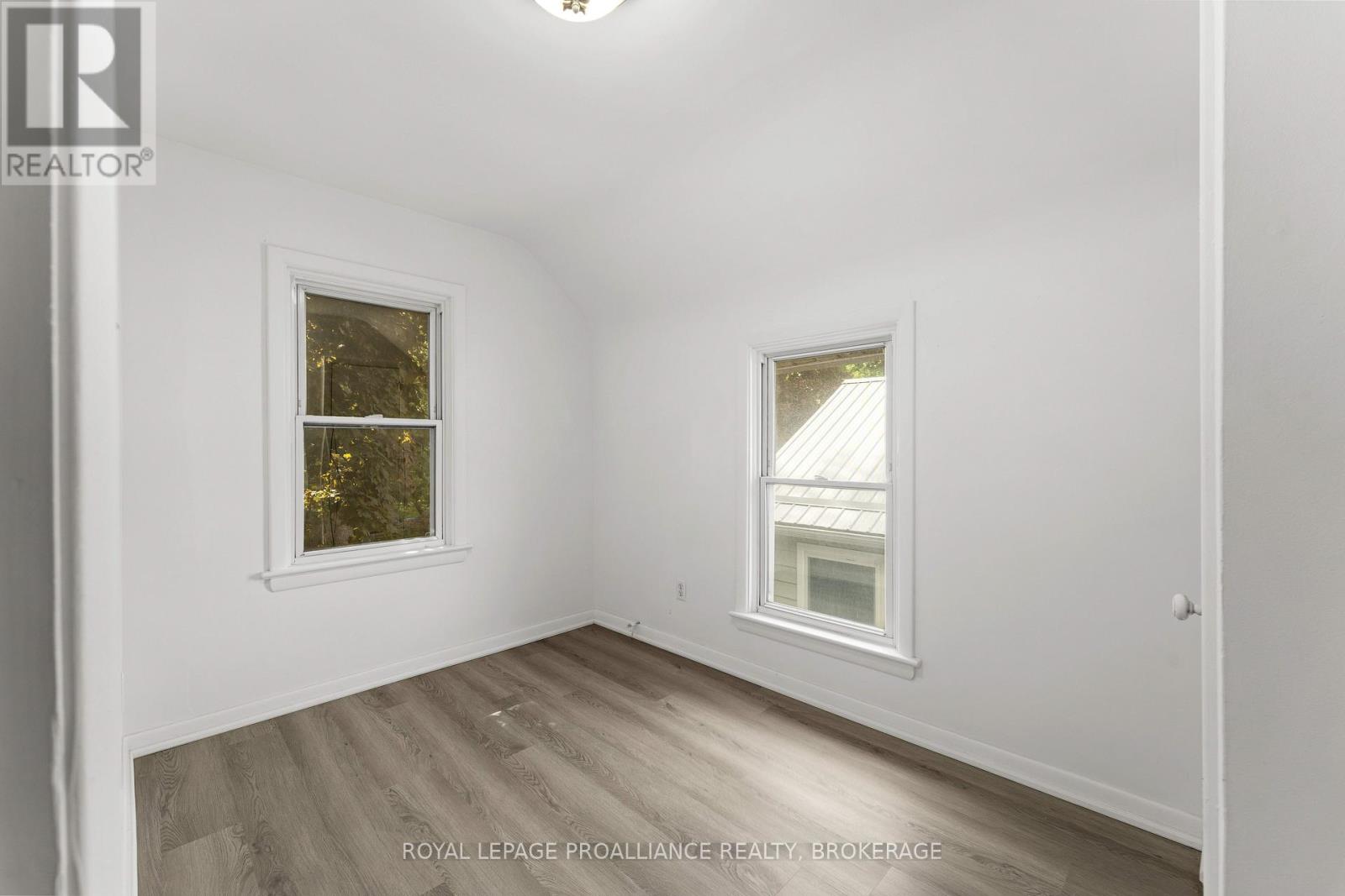468-470 Victoria Street Property Photo 32