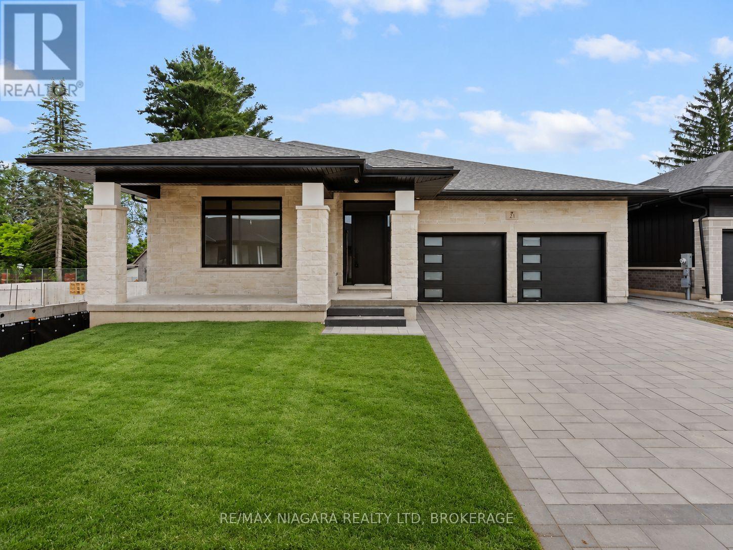 21 Accursi Crescent Property Photo 1