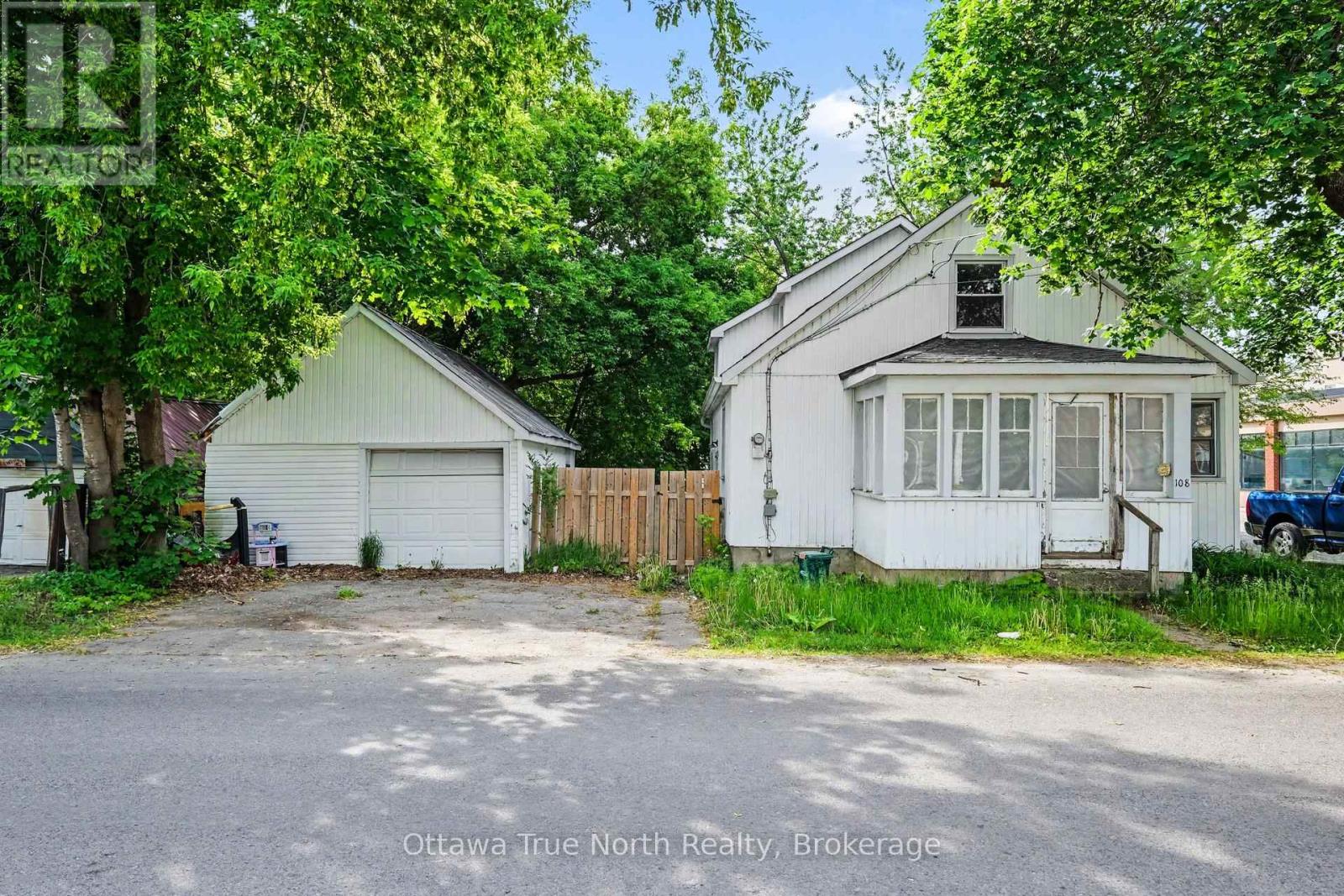 108 Maley Street Property Photo 2