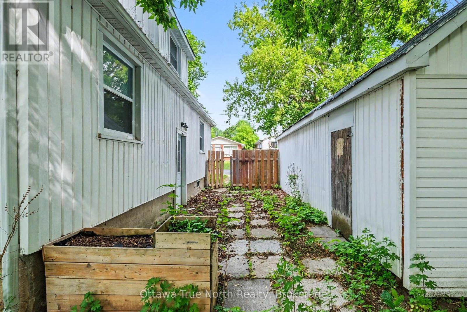 108 Maley Street Property Photo 4