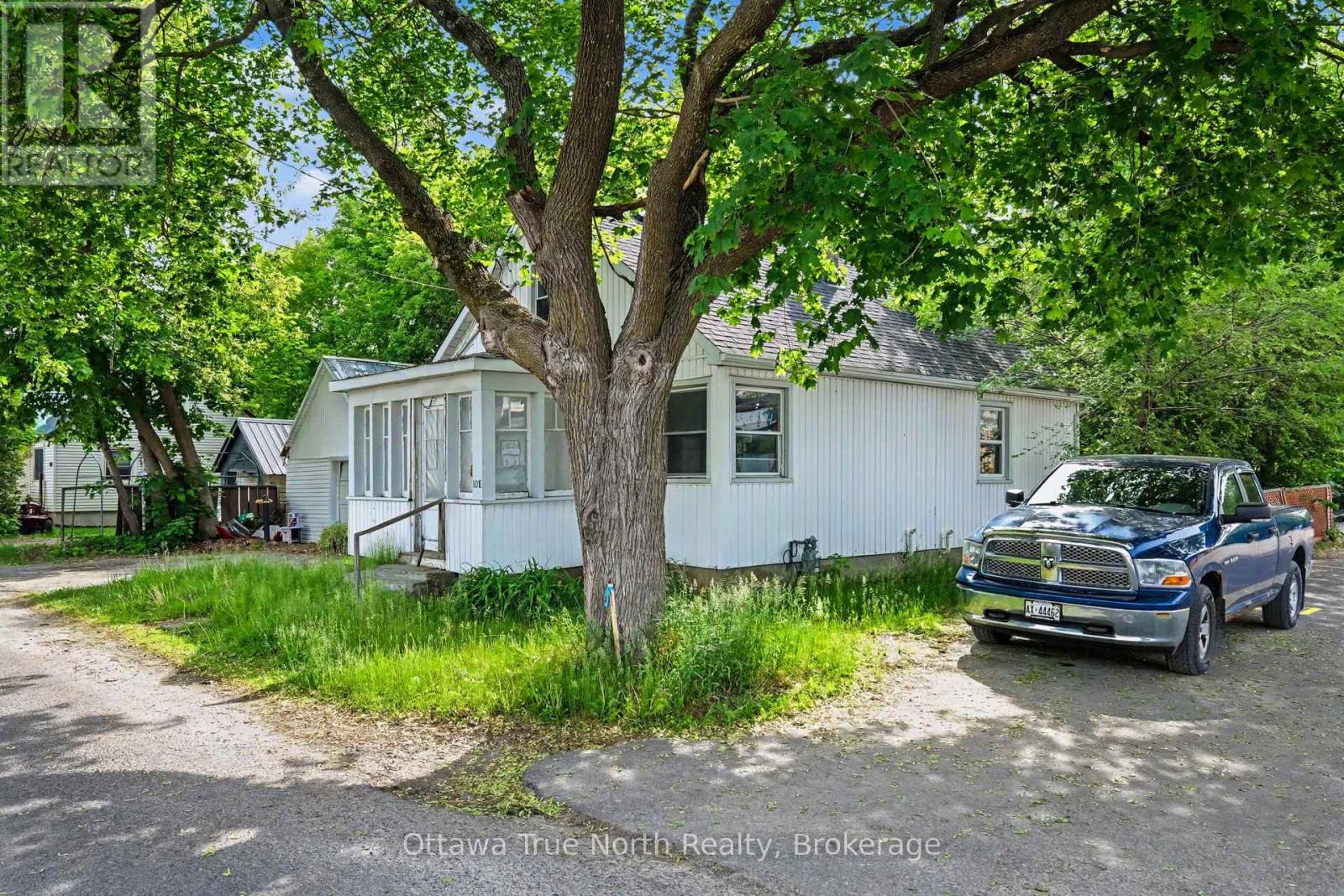 108 Maley Street Property Photo 8