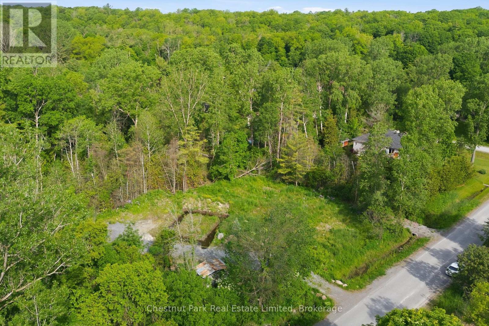 40 Whispering Woods Drive Photo de la propriété 1