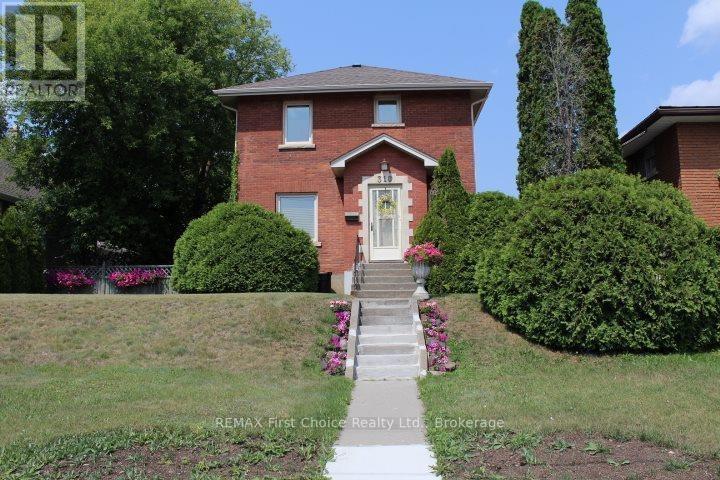 310 Algoma Street N Property Photo 1