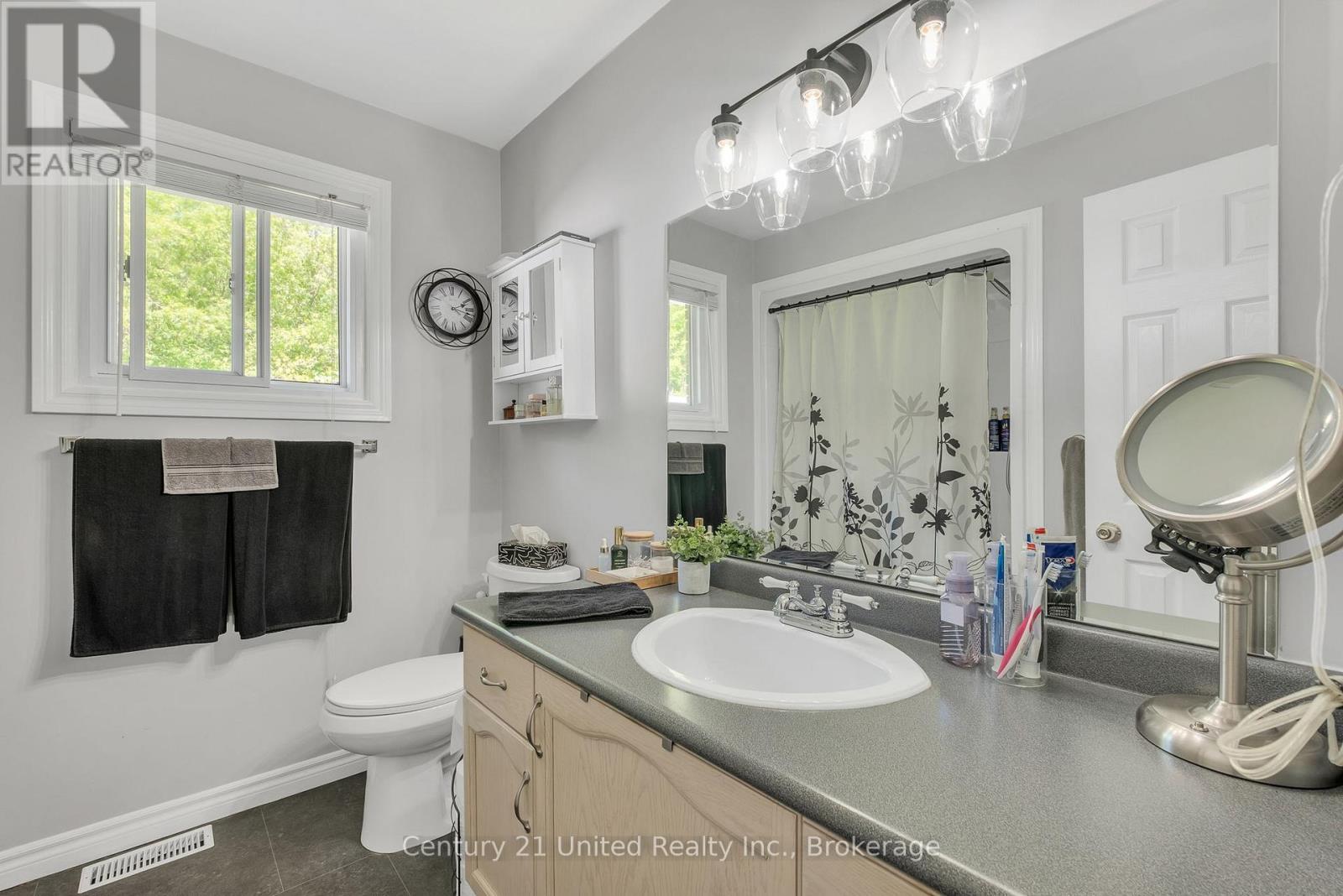 670 William Street Property Photo 23