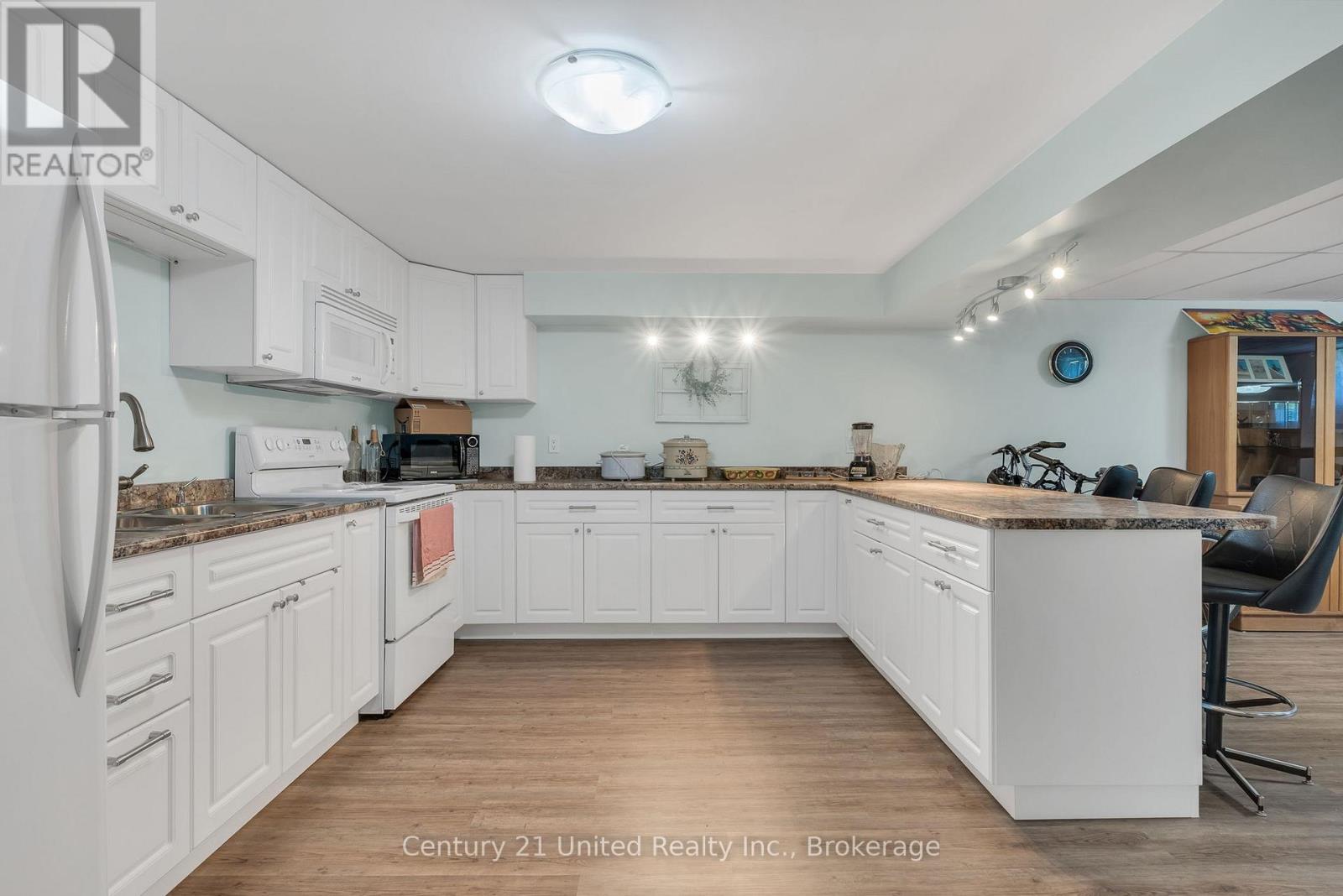 670 William Street Property Photo 26