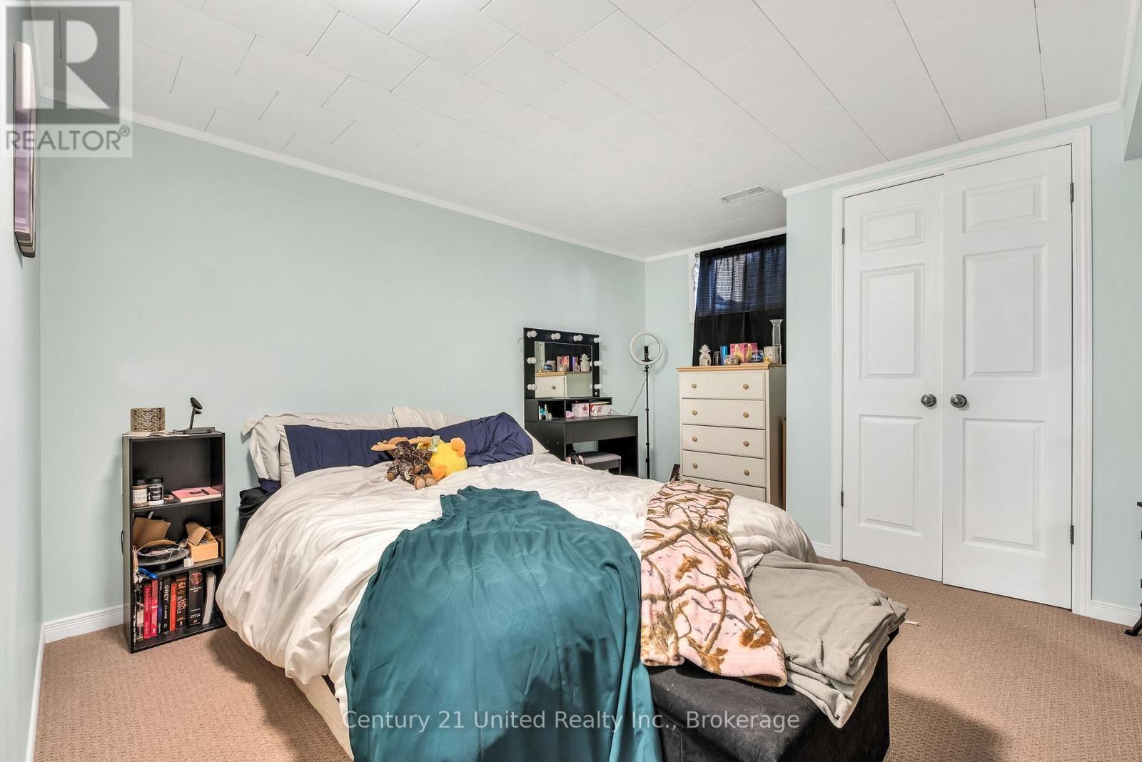 670 William Street Property Photo 31
