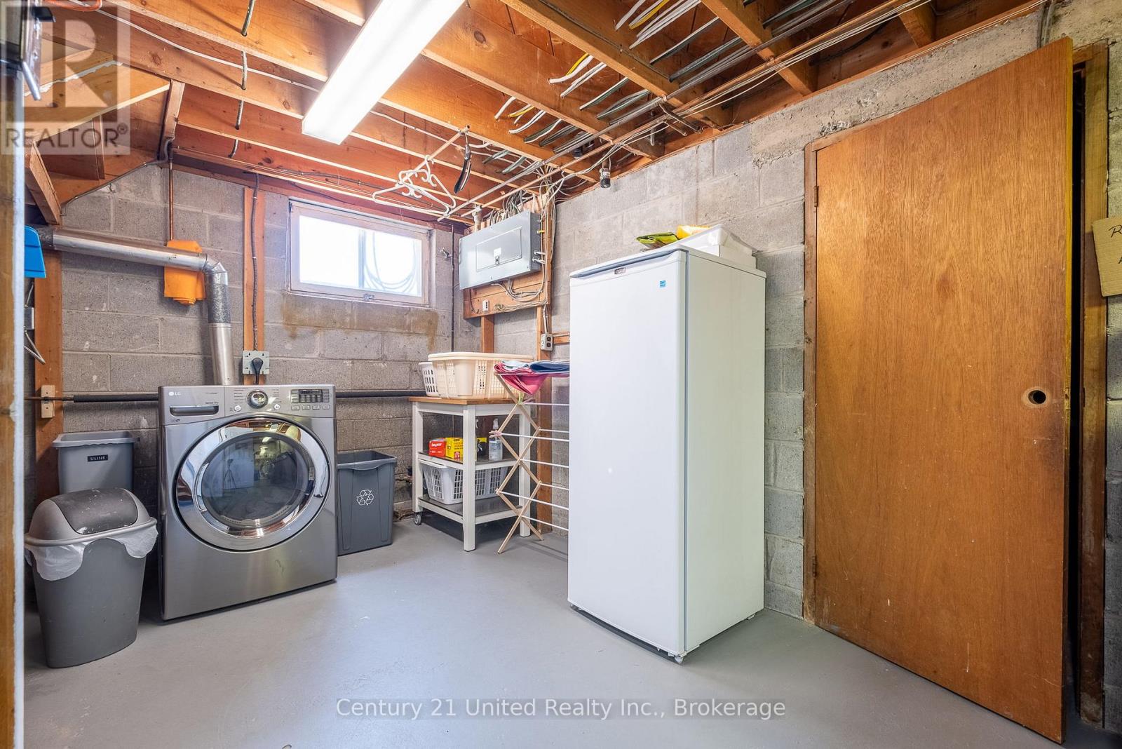 670 William Street Property Photo 32