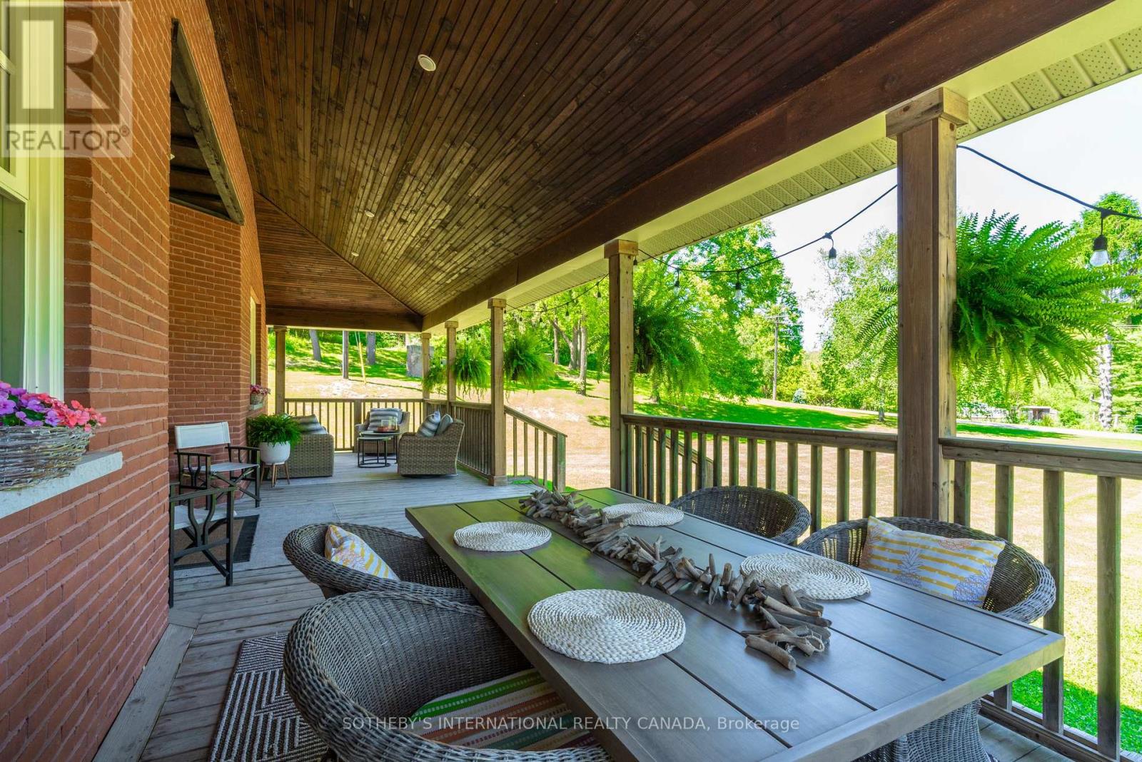 2877 Mcsherry Lane Property Photo 3