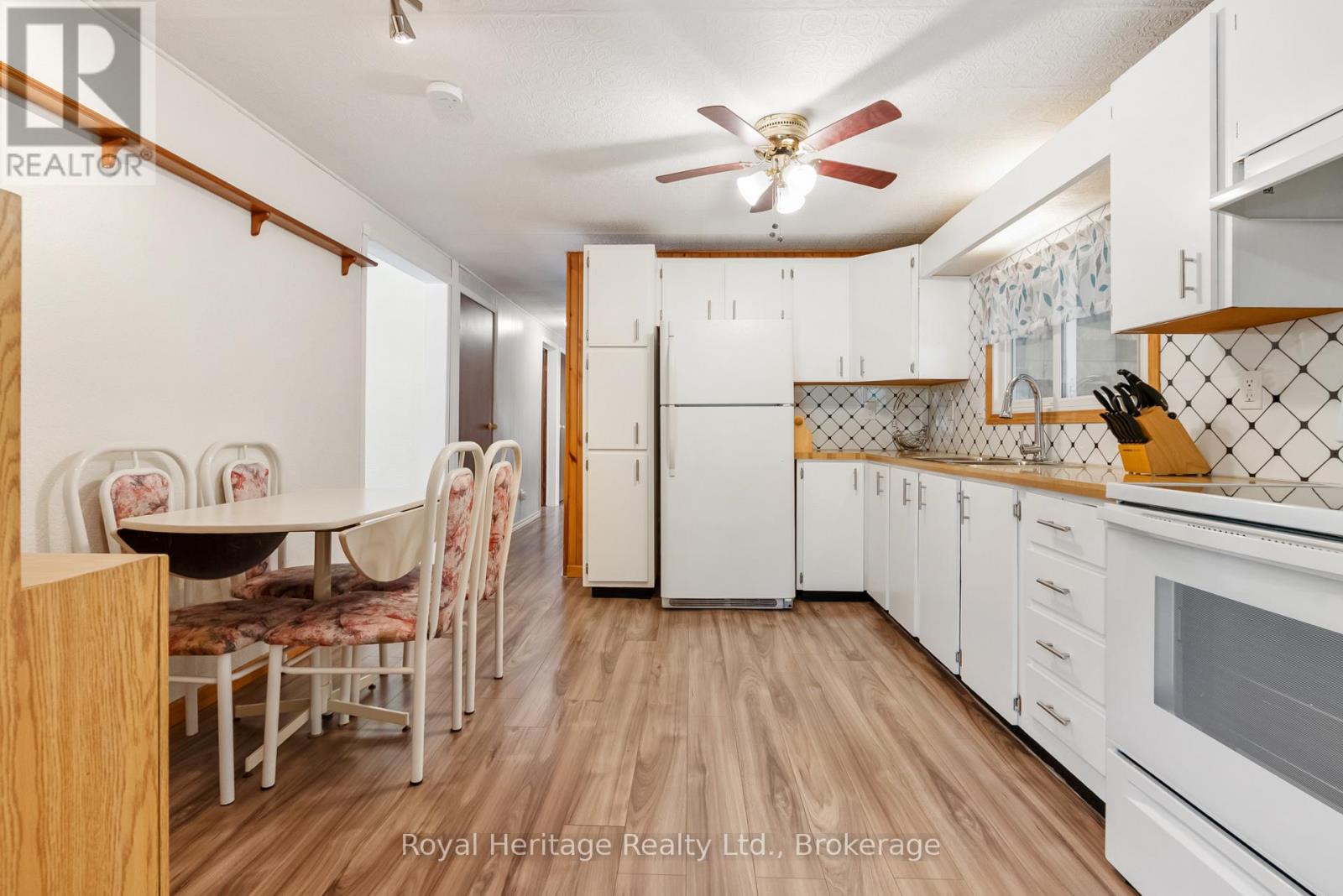 17 Circle Drive Property Photo 9