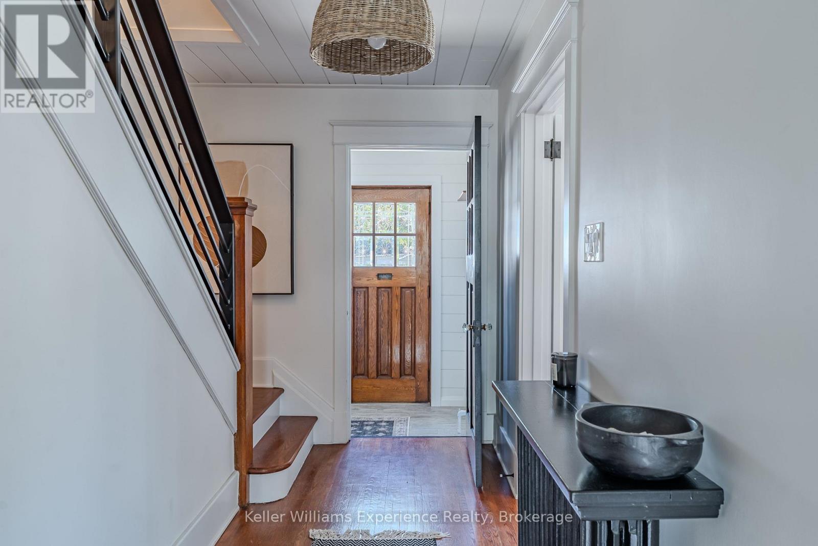 211 5th Street E Property Photo 5