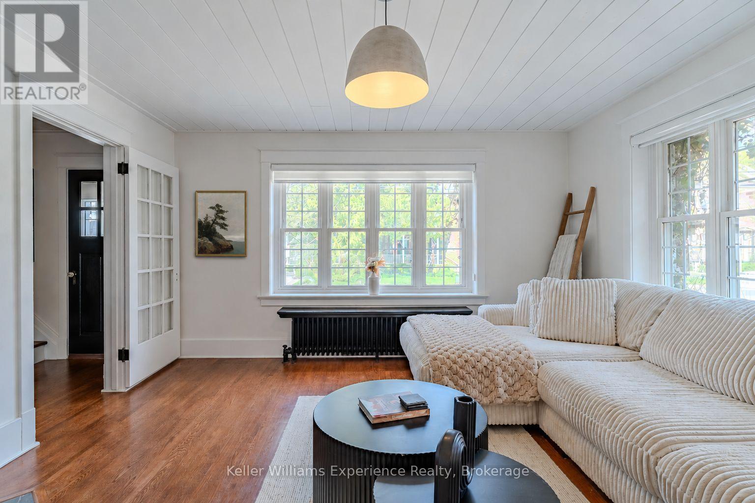 211 5th Street E Property Photo 7