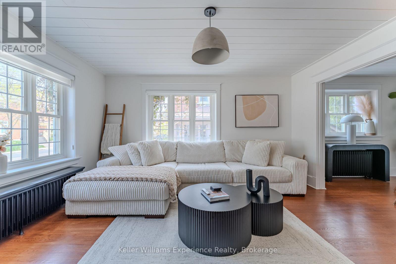 211 5th Street E Property Photo 8