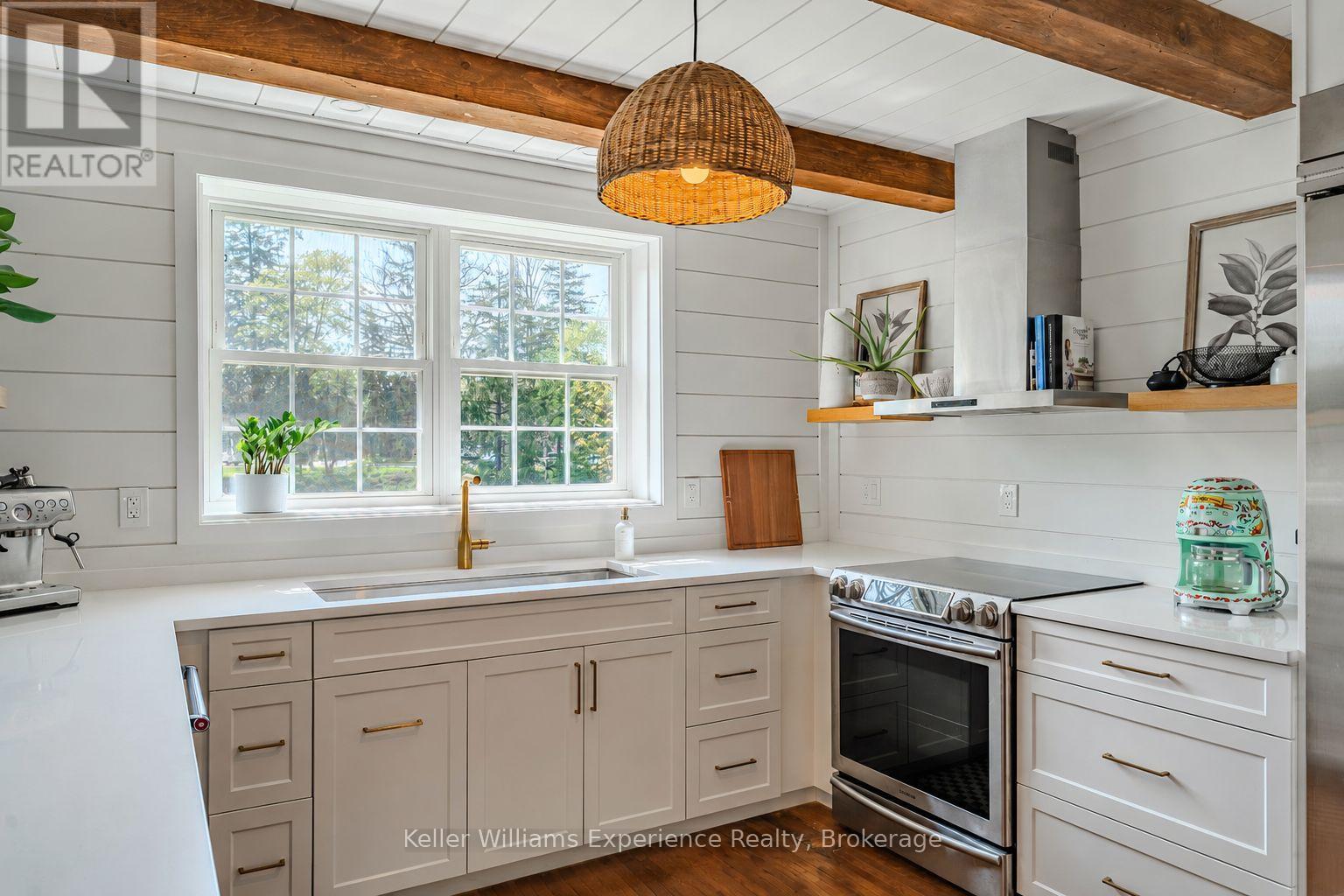211 5th Street E Property Photo 19