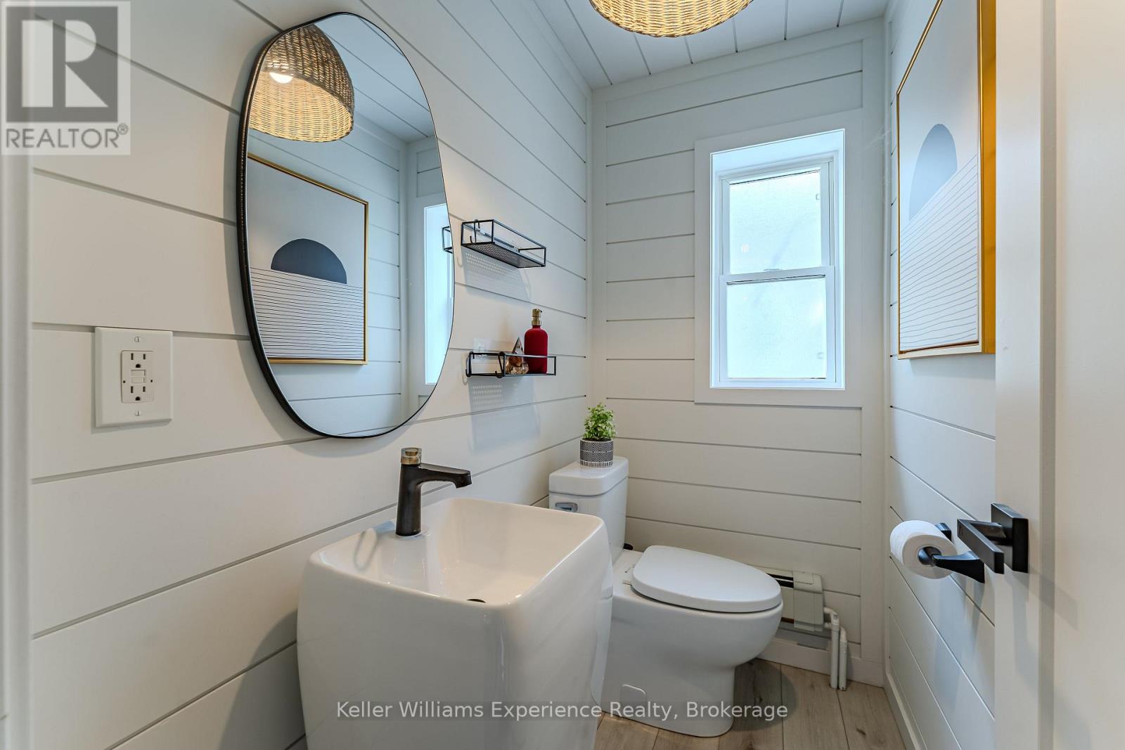 211 5th Street E Property Photo 23