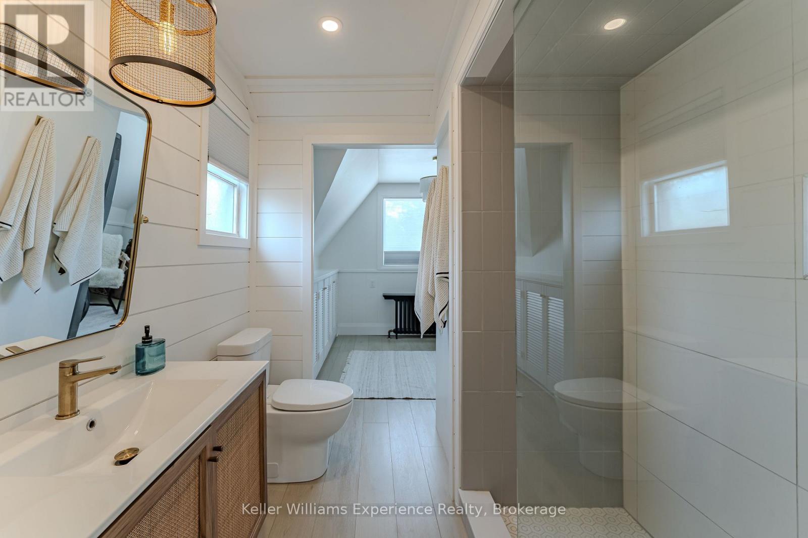 211 5th Street E Property Photo 33