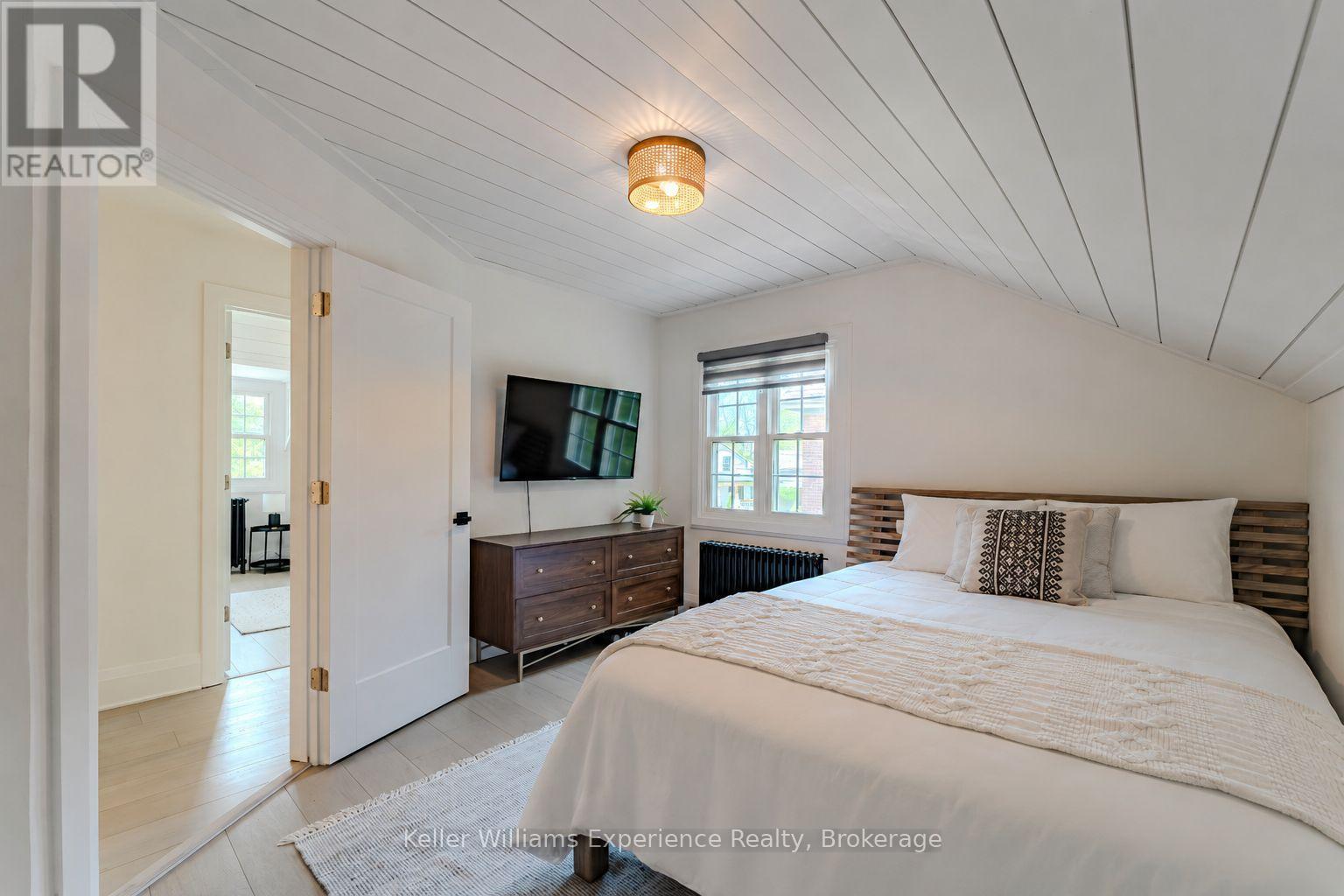 211 5th Street E Property Photo 42