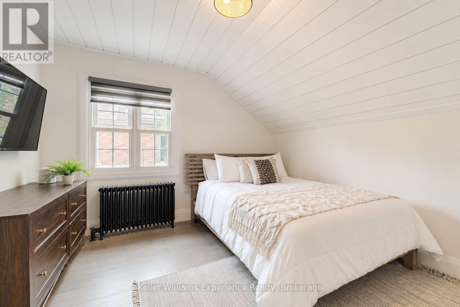 211 5th Street E Property Photo 43