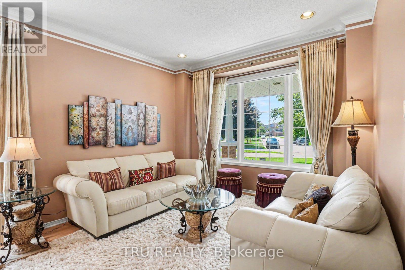 40 Cimarron Crescent Property Photo 5