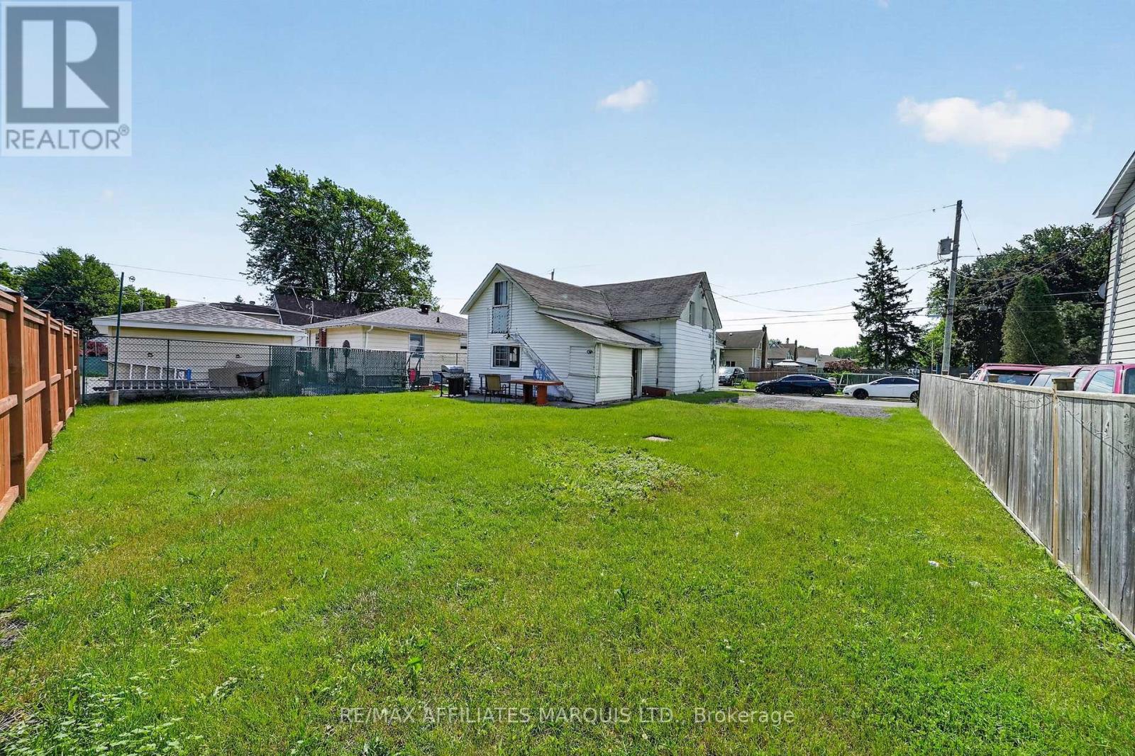 117 Sixth Street W Property Photo 2