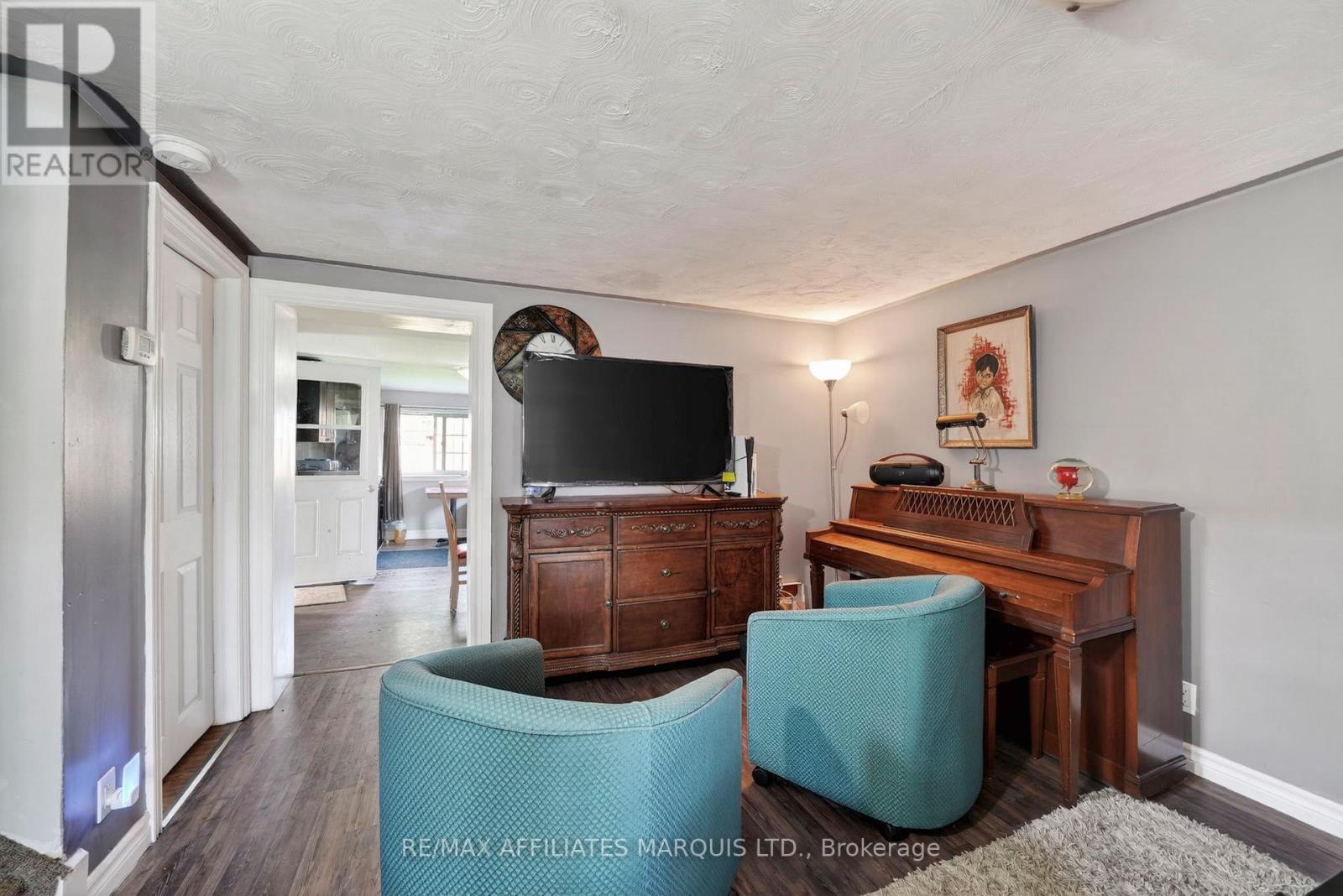 117 Sixth Street W Property Photo 6