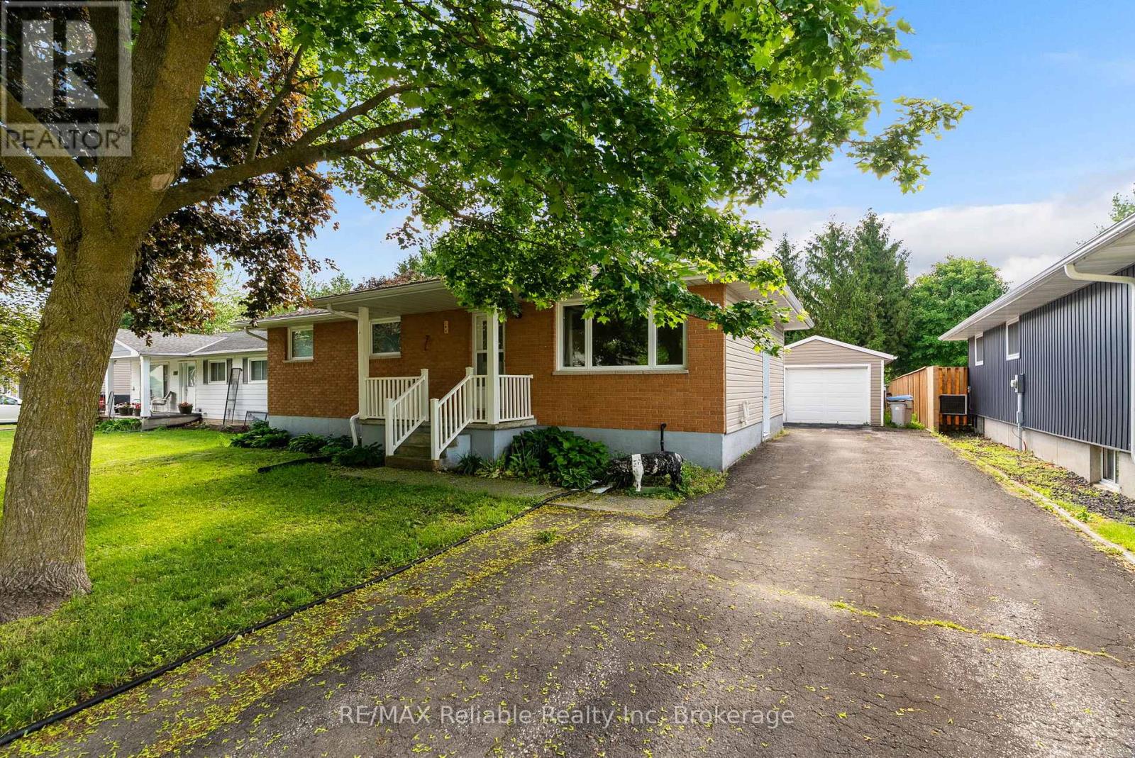182 Jarvis Street S Property Photo 1