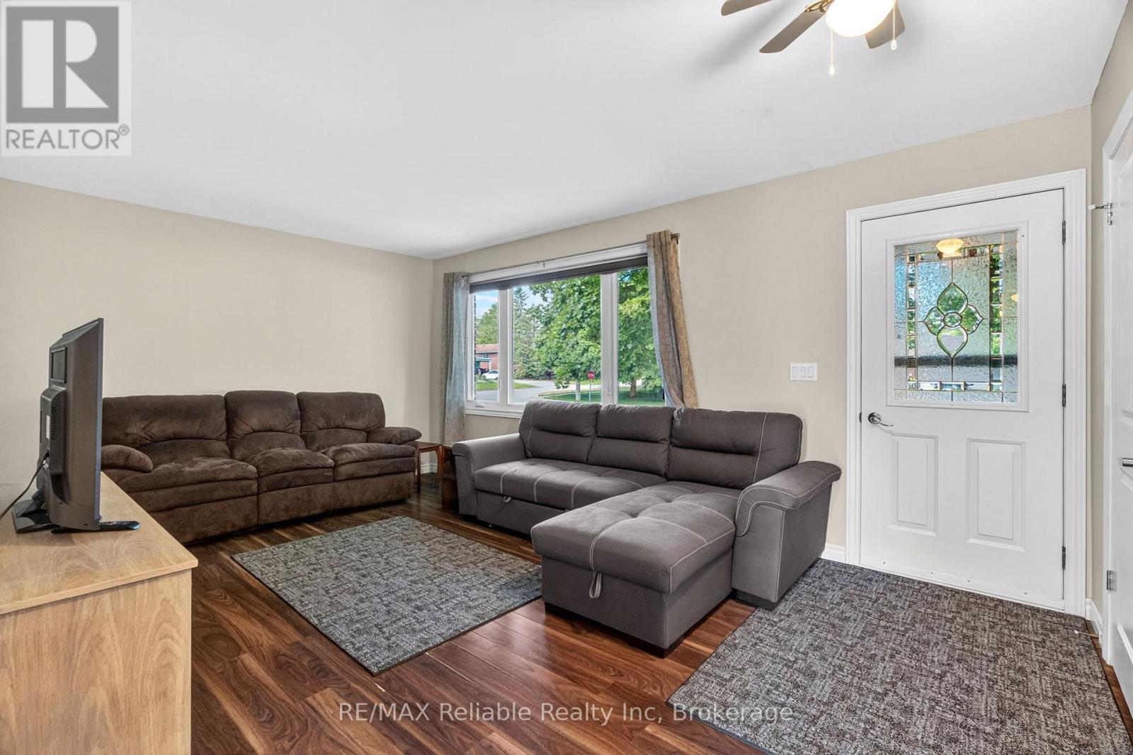 182 Jarvis Street S Property Photo 3