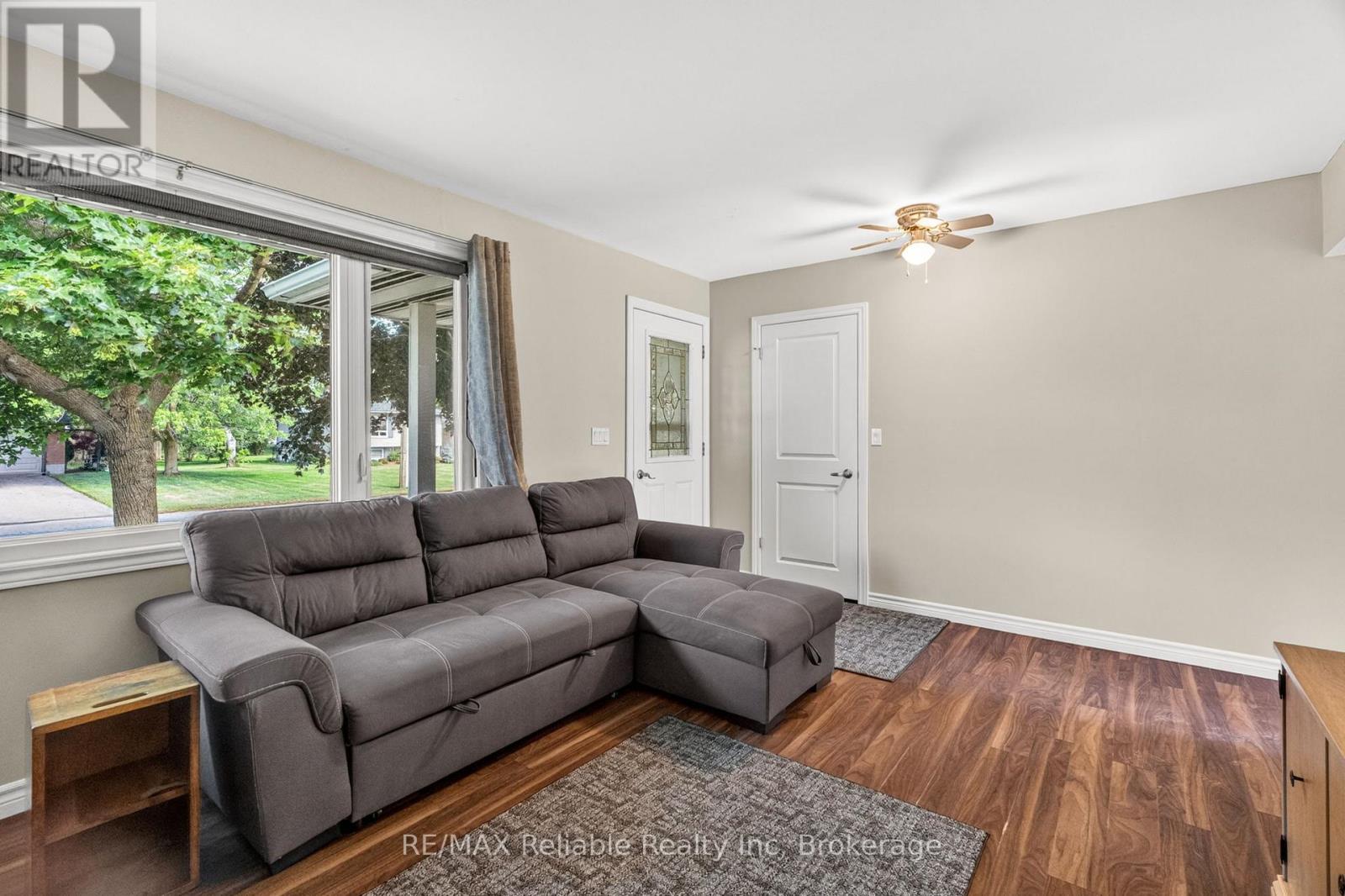 182 Jarvis Street S Property Photo 5