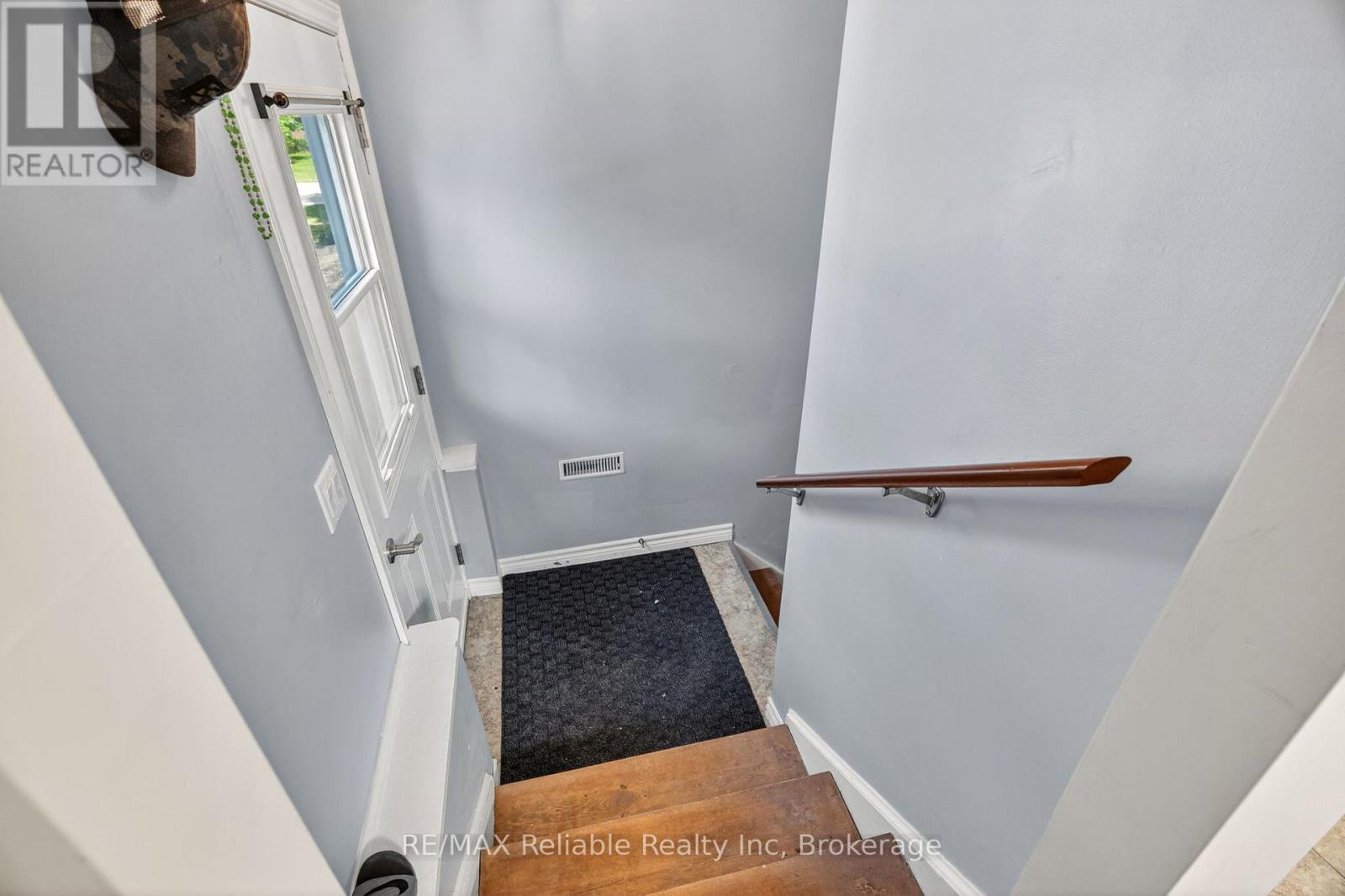 182 Jarvis Street S Property Photo 19