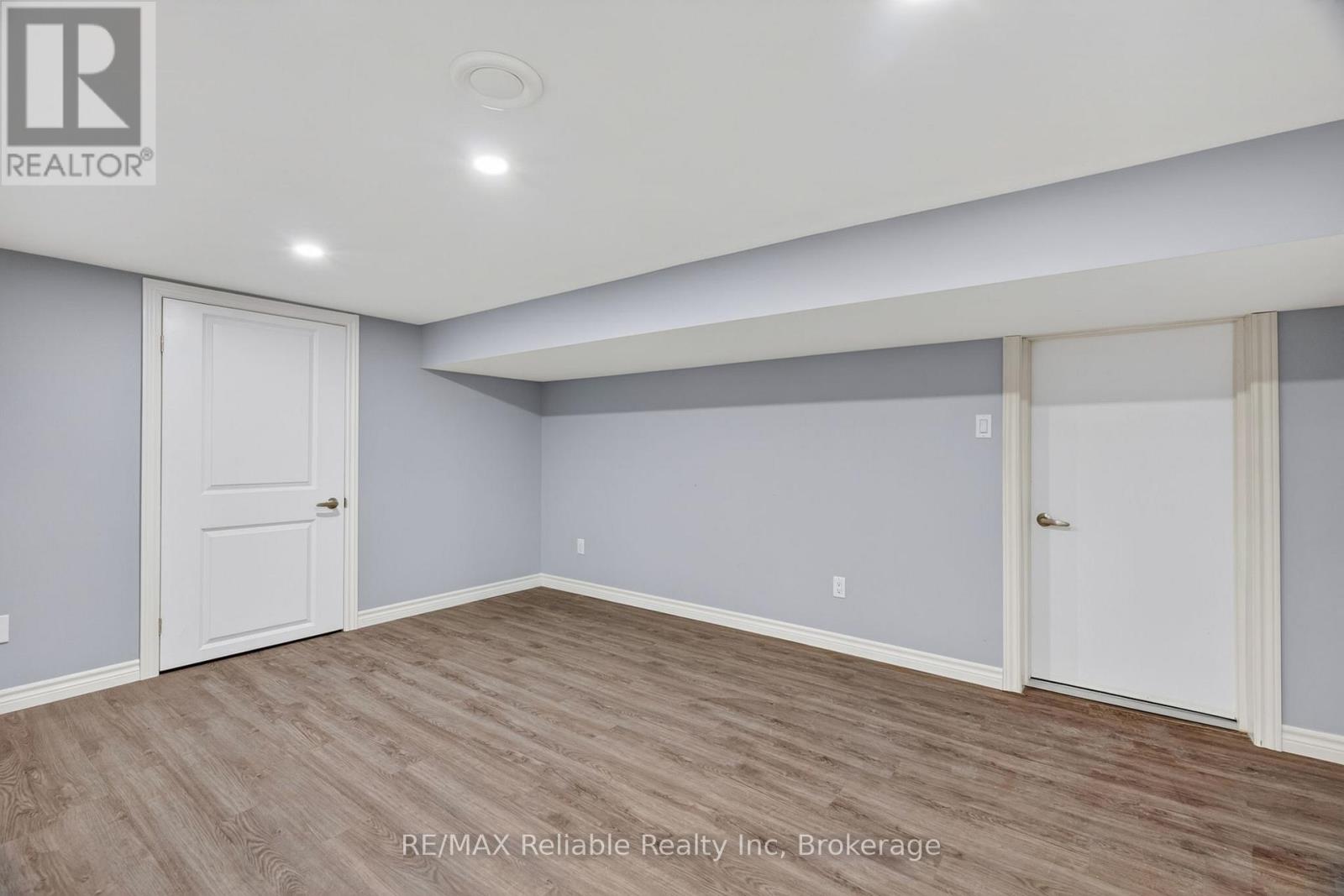 182 Jarvis Street S Property Photo 24