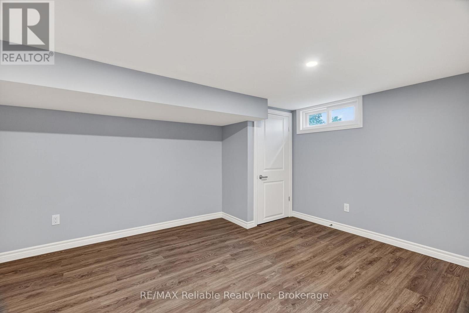 182 Jarvis Street S Property Photo 25