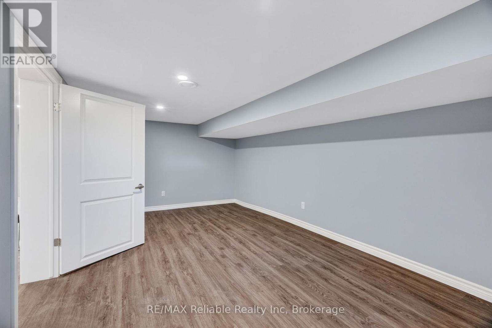 182 Jarvis Street S Property Photo 26