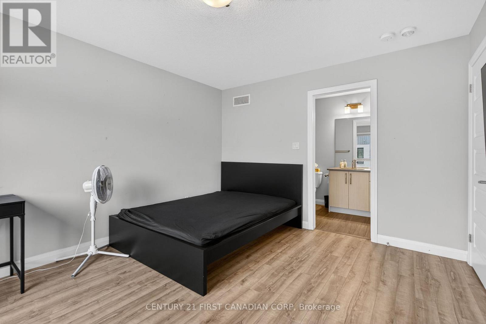9 - 807 Kleinburg Drive Property Photo 16