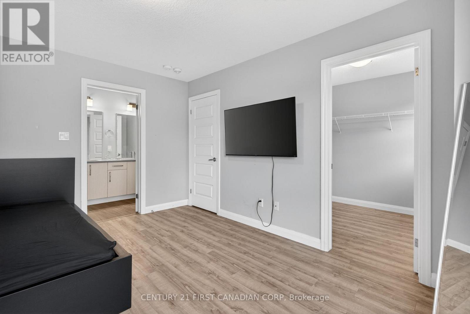 9 - 807 Kleinburg Drive Property Photo 17