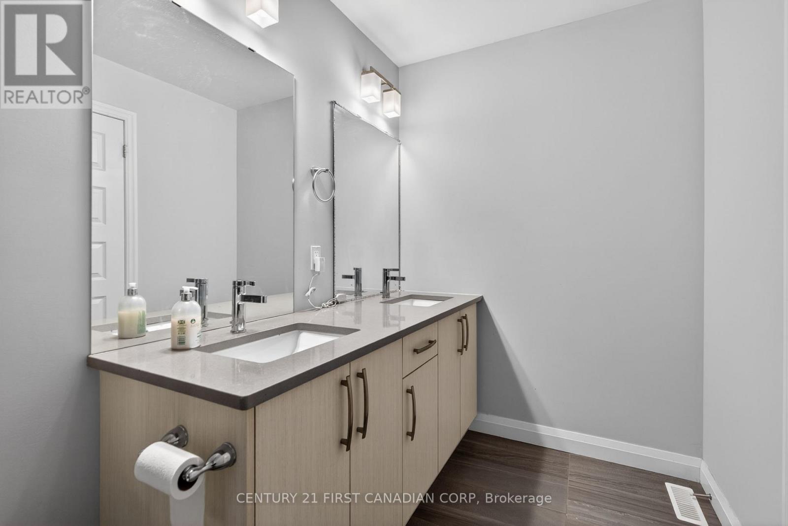 9 - 807 Kleinburg Drive Property Photo 19
