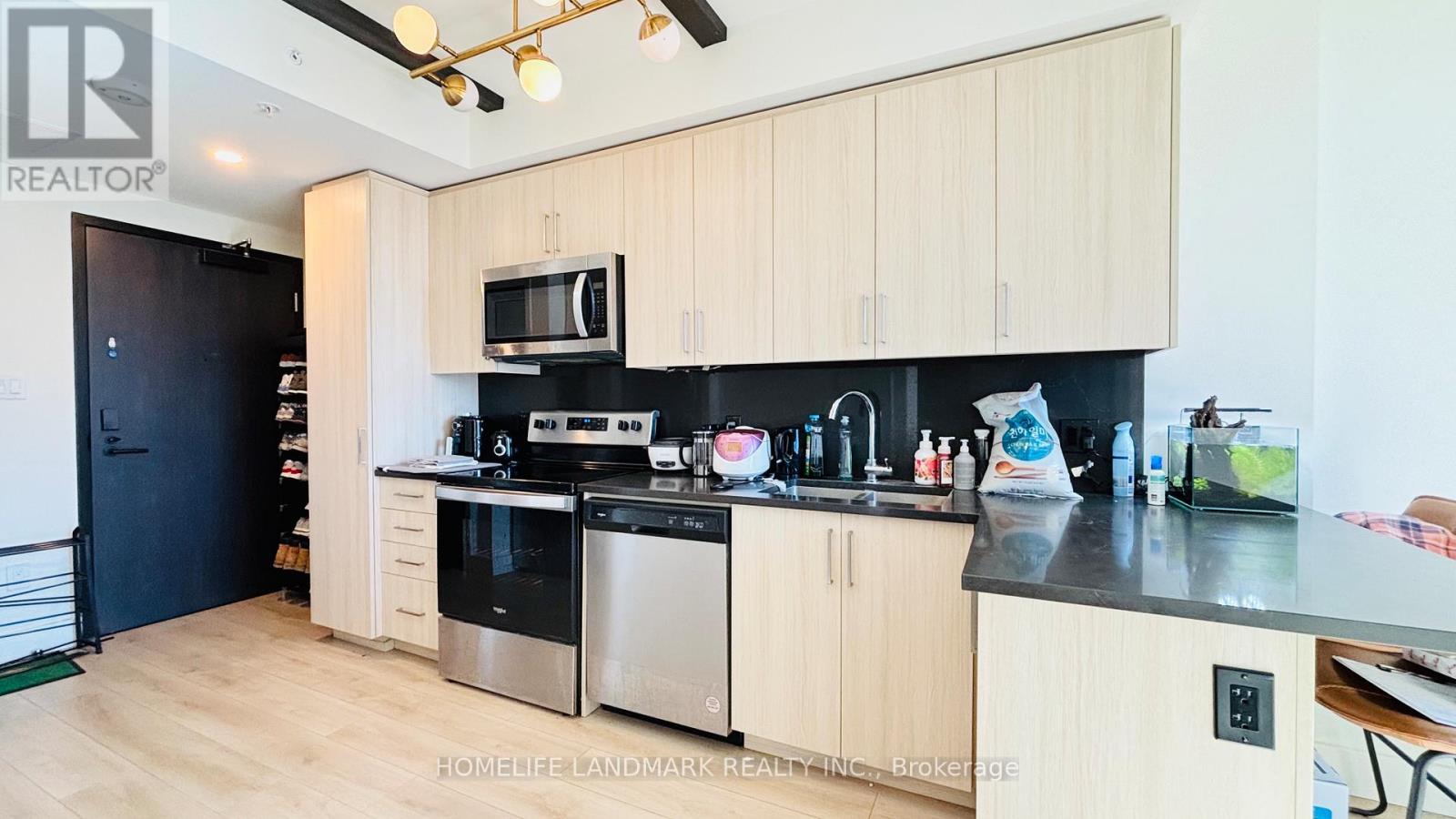 1536 - 145 COLUMBIA STREET W Property Photo 1