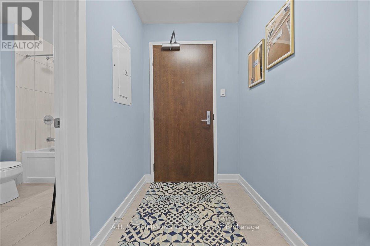 410 - 330 Titan Private Property Photo 4