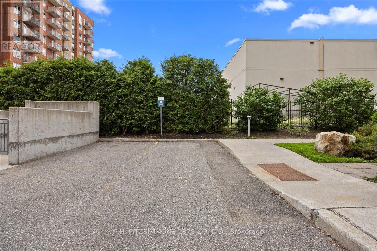 410 - 330 Titan Private Property Photo 33