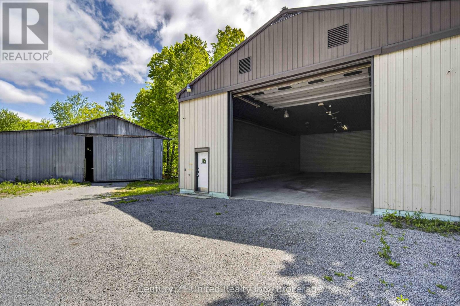 832 Northey's Bay Road Property Photo 11