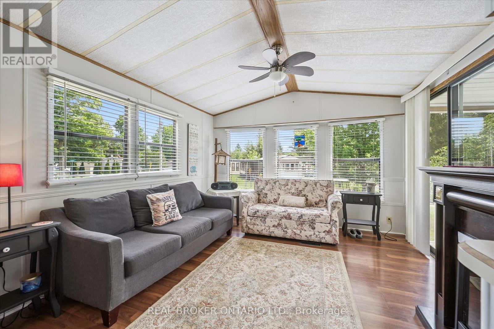157 Cedar Crescent Property Photo 4