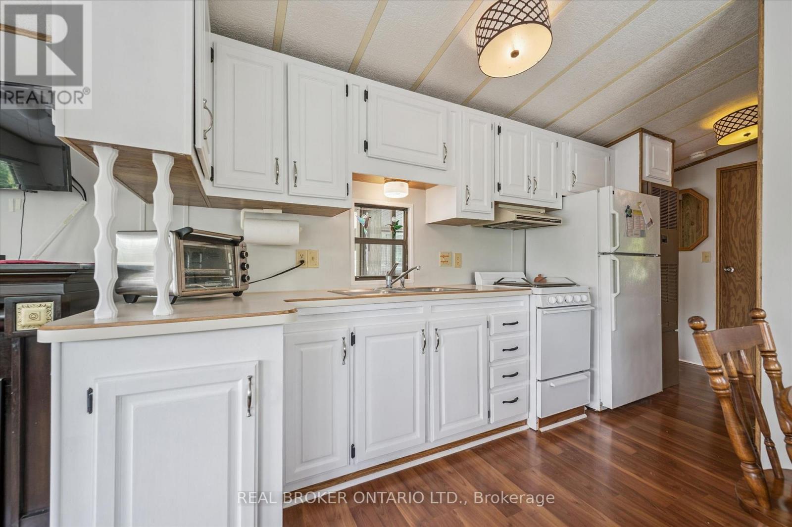 157 Cedar Crescent Property Photo 6