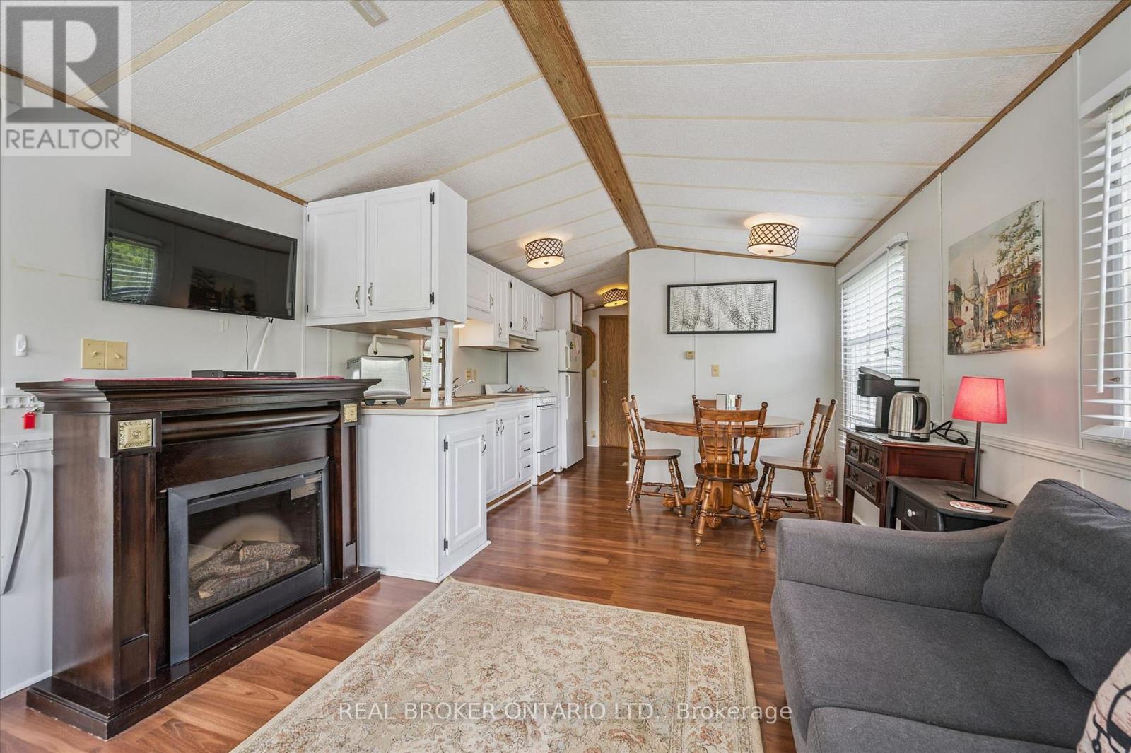 157 Cedar Crescent Property Photo 7